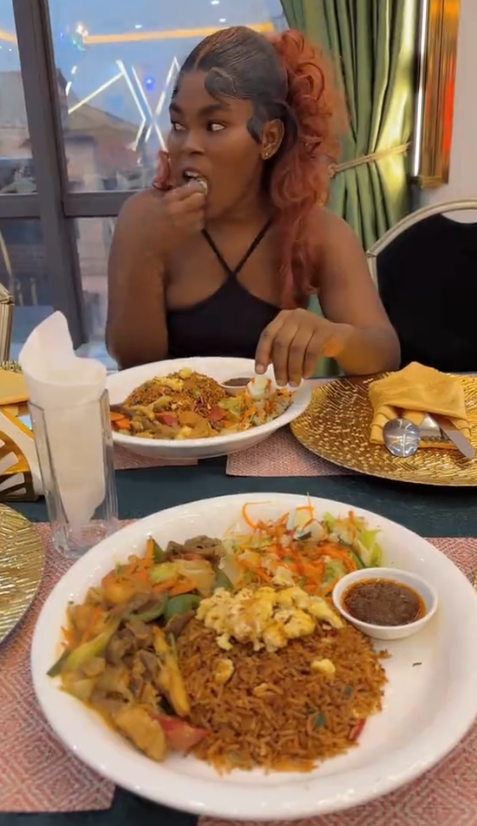Man calls his partner a “red flag” after she used her hand to take a bite of food from her plate whilst dining in a restaurant (Watch)