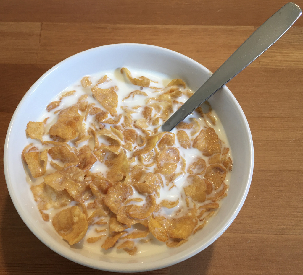 20101835_kelloggscornflakeswithmilk_jpeg28a13de93186f0faac6277e0b731f666