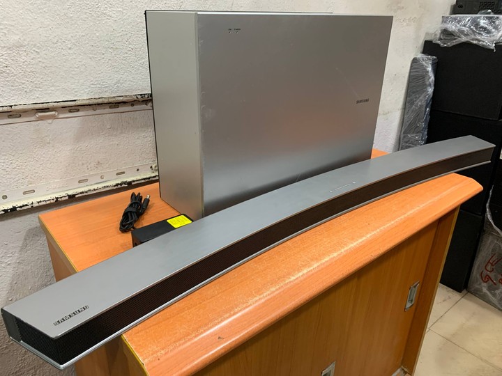 SAMSUNG CURVED SOUNDBAR WITH WIRELE
