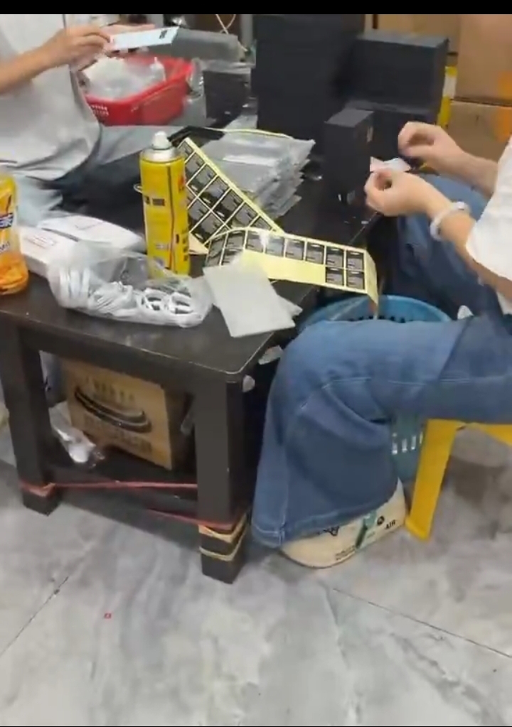 Man Shares How Samsung Phones Are Being Repackaged And Sent To Nigeria(Photos/Video)
