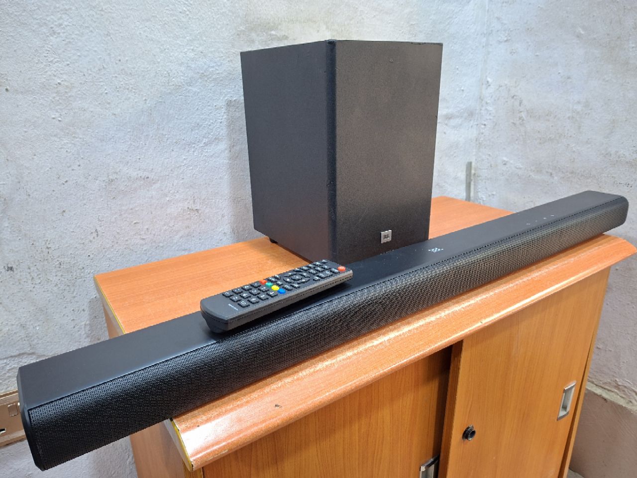 UK used JBL Soundbar SB550 with wireless 'Power-blast' subwoofer