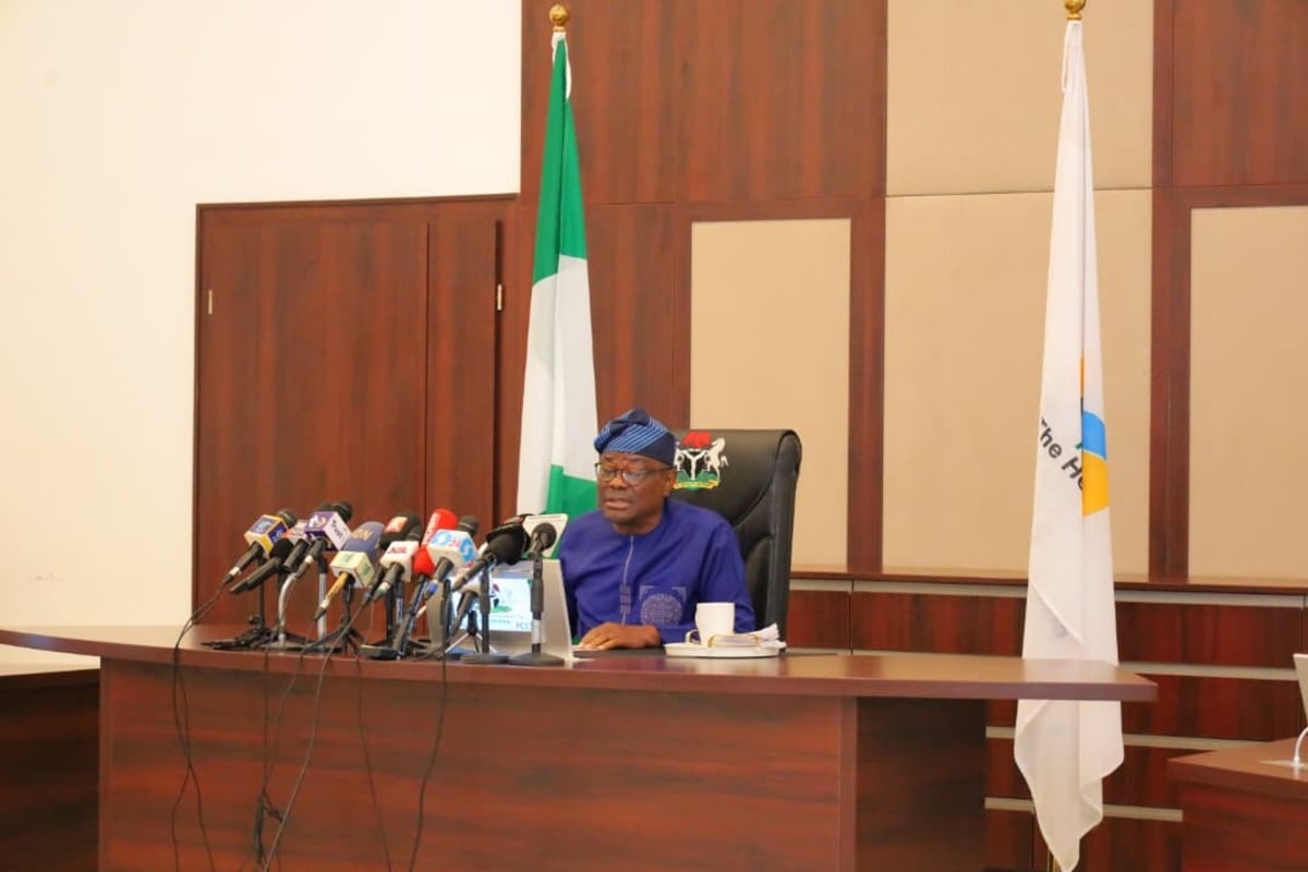“A Lunatic Cannot Rule Nigeria! — Wike Blasts Amaechi Over Tinubu Remark