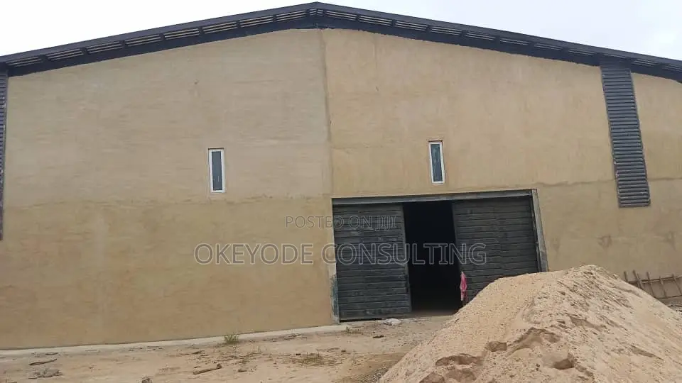 Warehouse of 1,350sqm and 750sqm for Lease