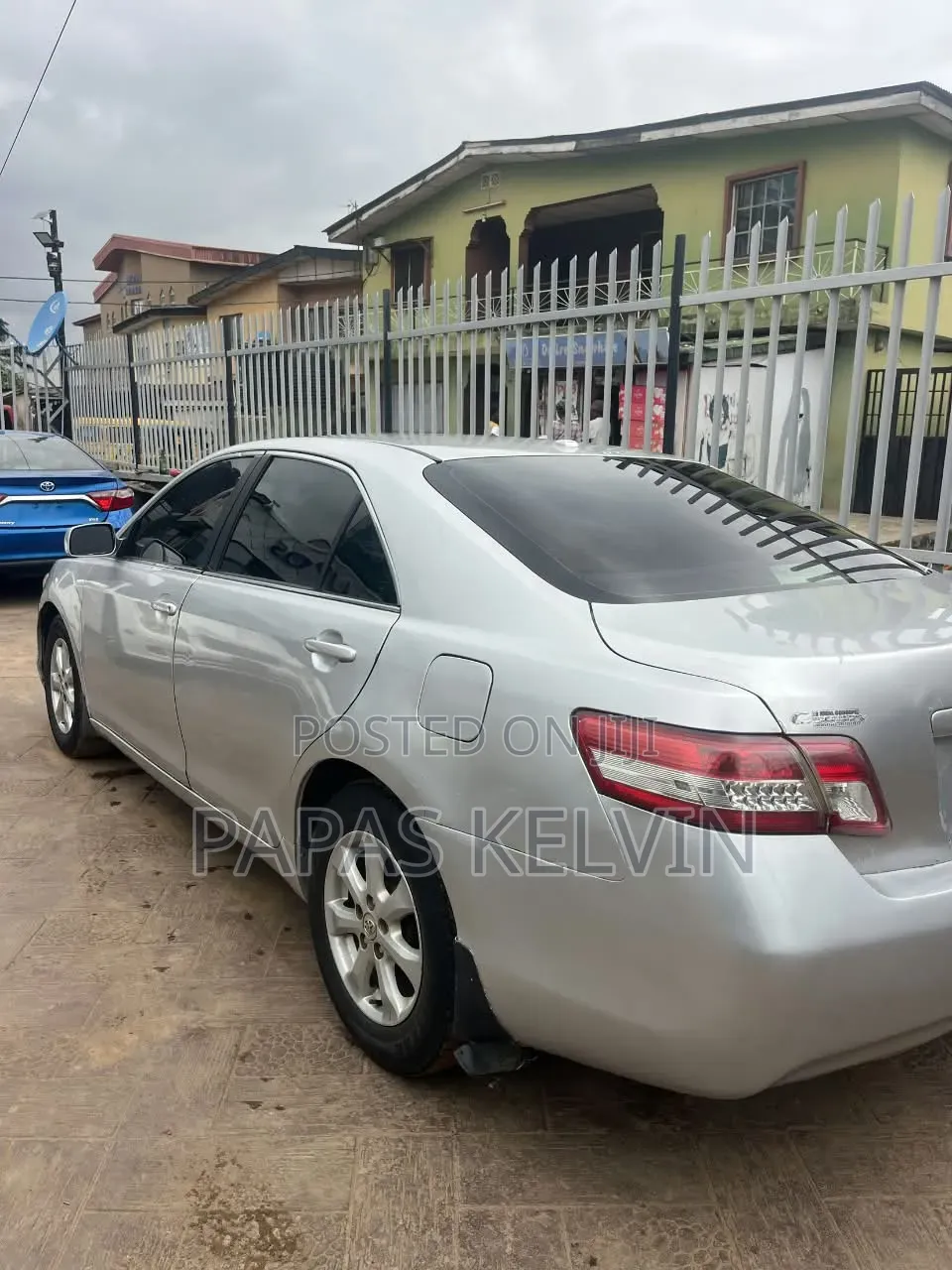 Toyota Camry LE 4dr Sedan (2.5L 4cyl 6AM) 2010 Silver