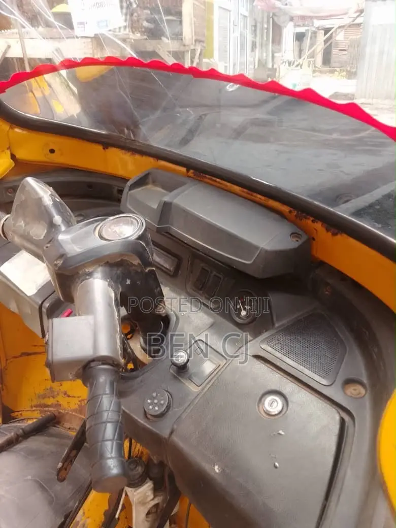 TVS King Deluxe Plus iTouch Start 2025 Yellow