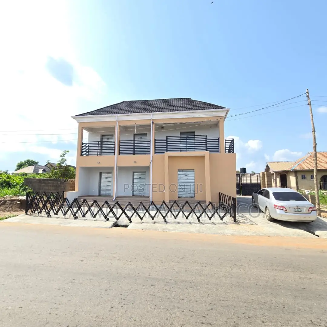 A Big Space Shop for Office Along Road