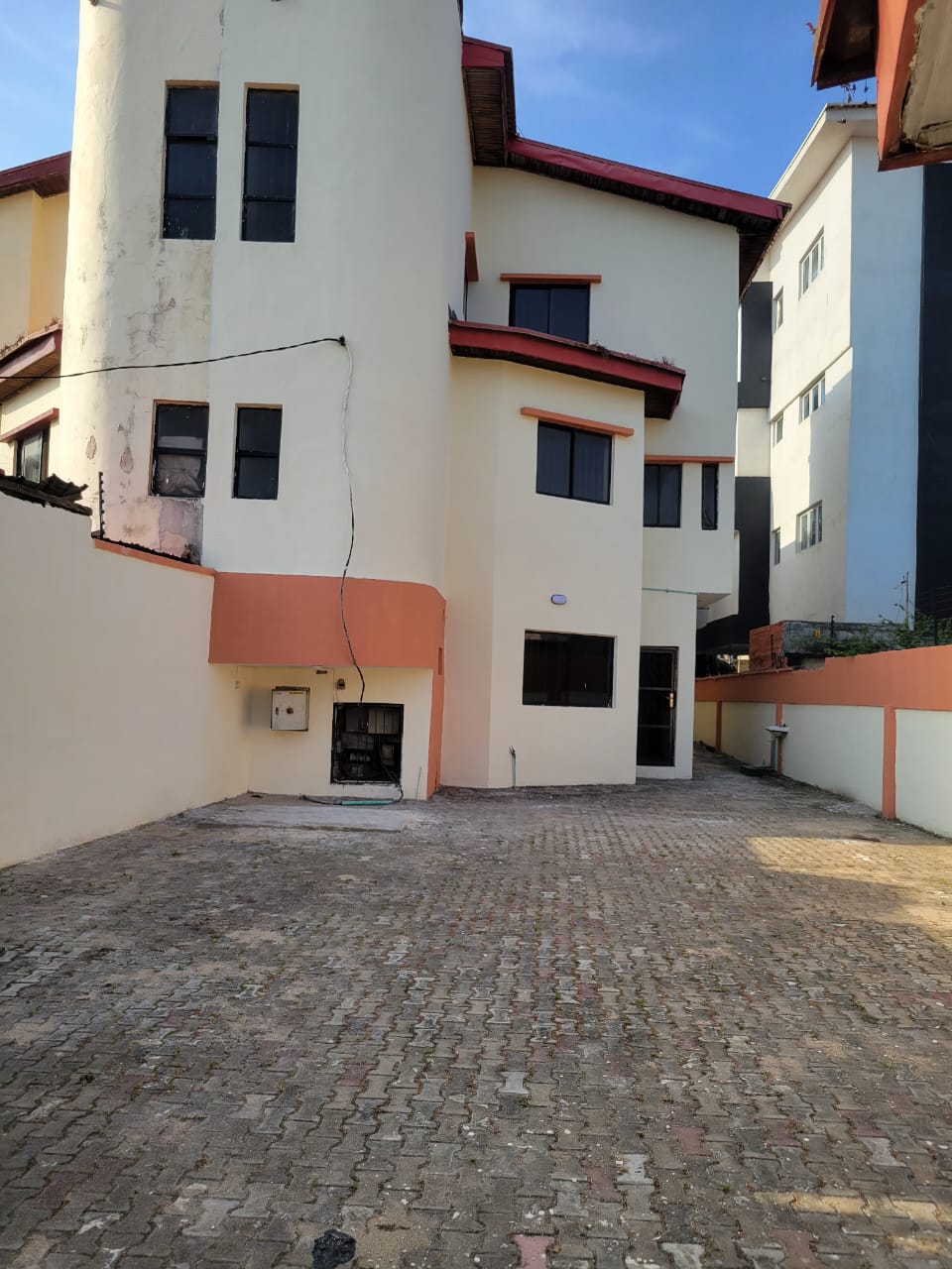TO LET: Commercial 4 Bedroom Duplex At Ikeja Gra.