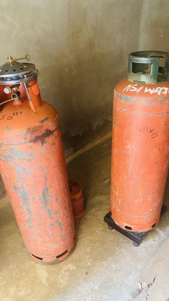2 units of 50kg cylinders available