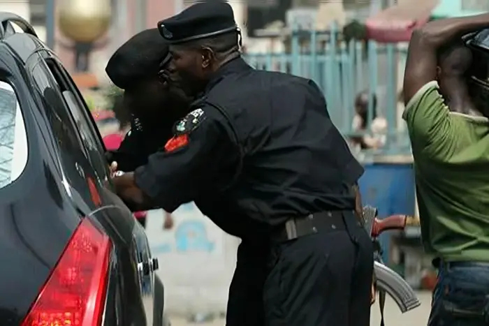 Lady cries out after Nigerian police officers extort ₦300k from her, forcing her to take loans