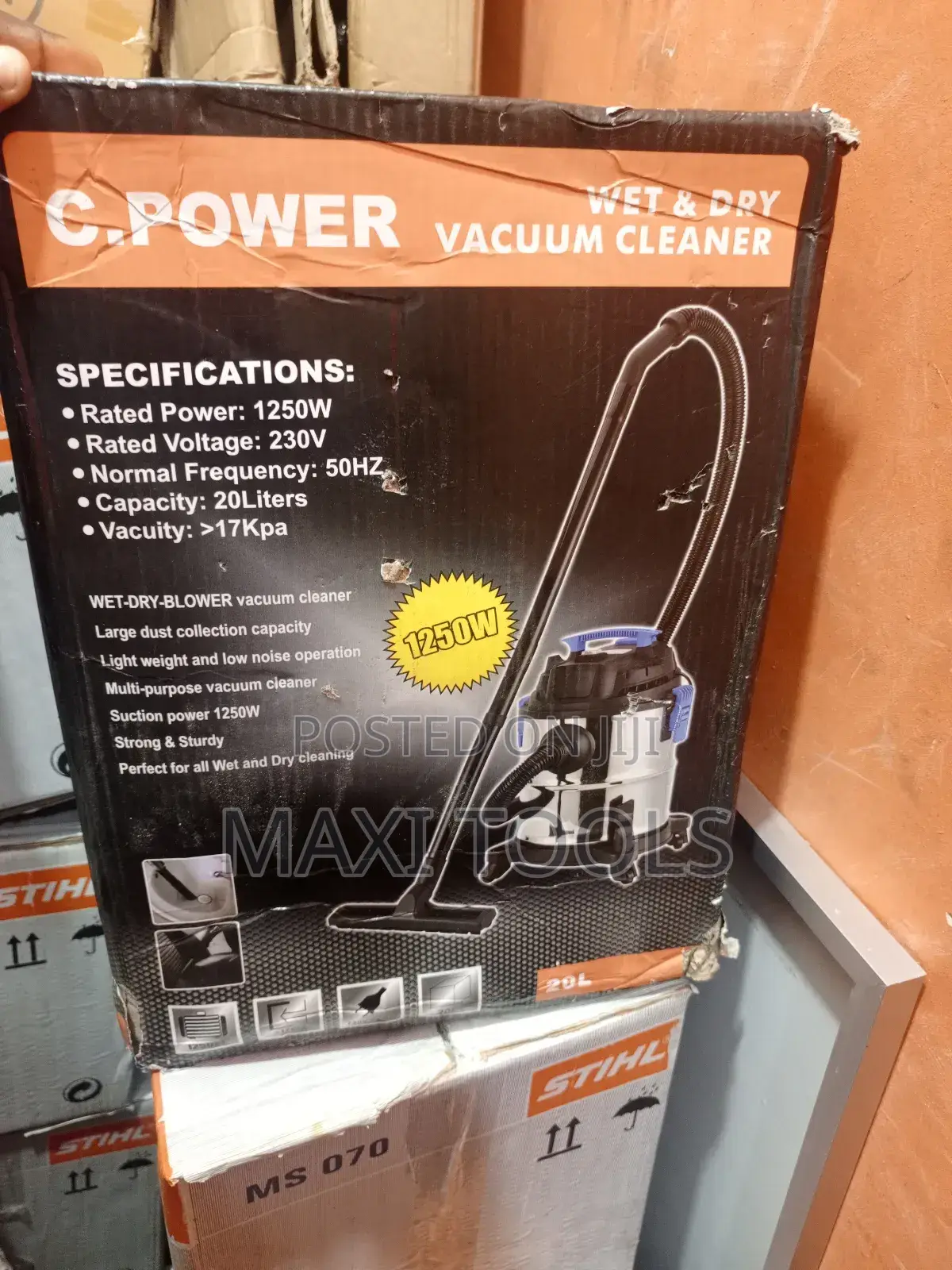 Vacuum Cleaner Wet and Dry C. Power 20 L