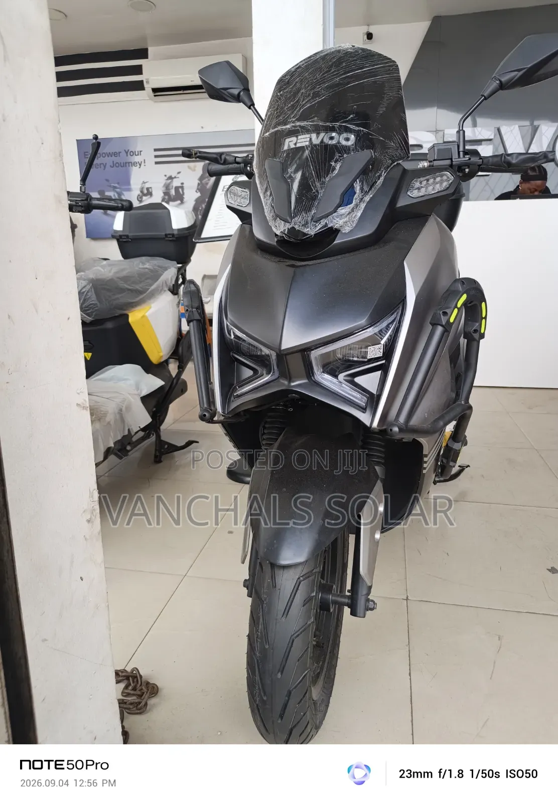 New Revoo E52 2026 Silver