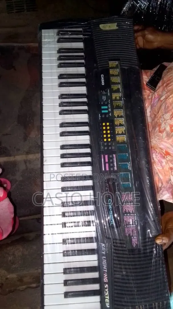 Neat Working Casio Ctk520l Keyboard Piano With Transpose and Adpater