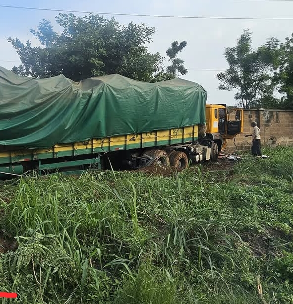 One feared dead as flour mill trailer crush vehicles in Ibadan