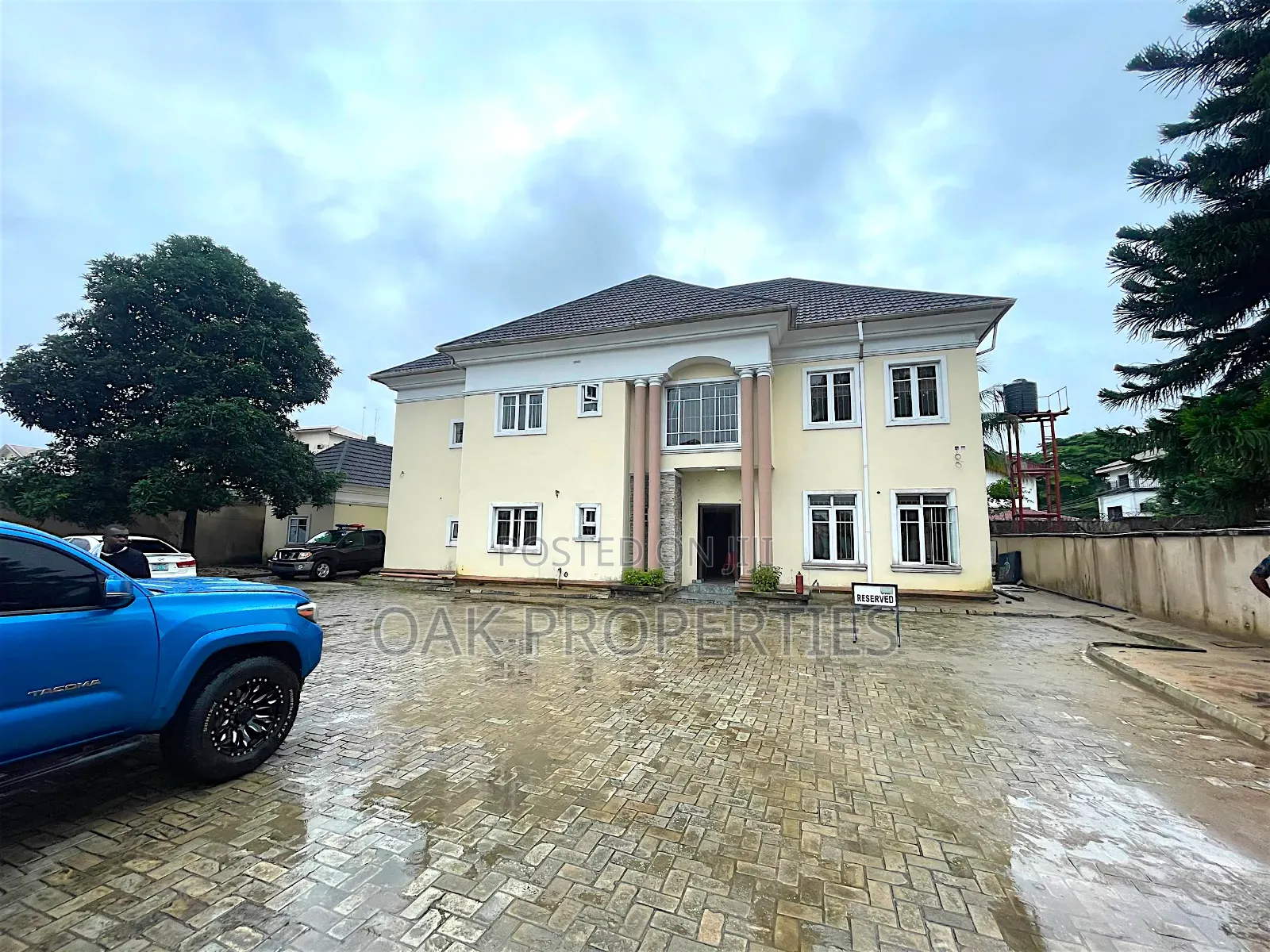 Executive 6 Rooms Duplex With 2 Rooms Bq for Office Use at Gra