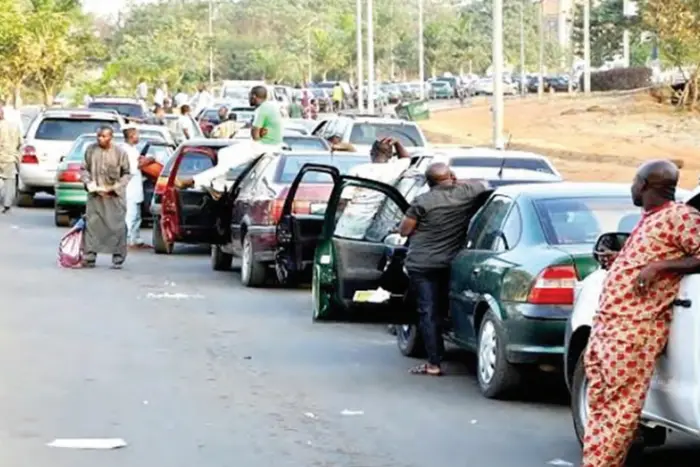 FG offers ₦66 petrol discount, but NNPC says only Nigerians must download its app to qualify, motorists push back