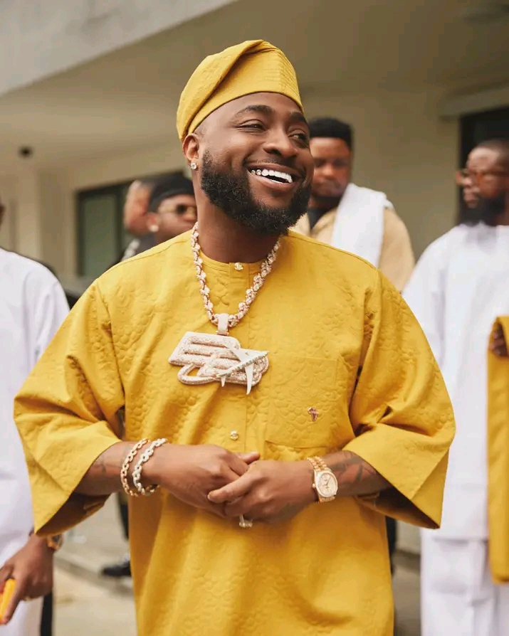 “From the begining of his career”- Davido’s sister opens up on singer’s spending habits