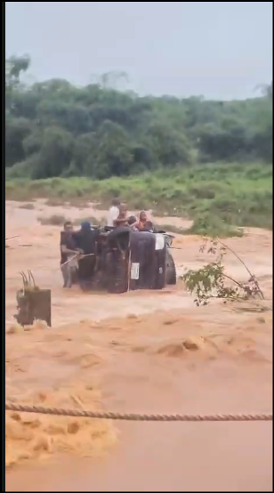Anambra State Police Rescue School Children Trapped In Flood