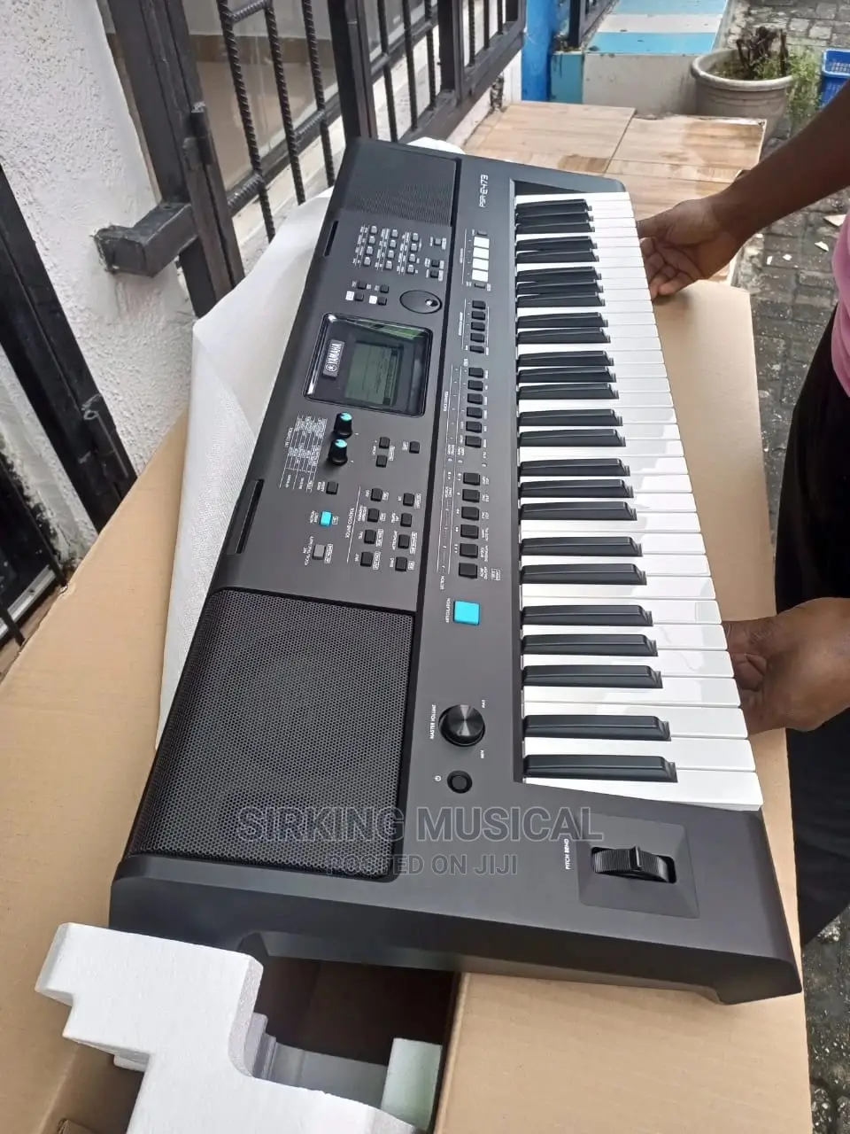 PSR-483 Yamaha Keyboard With Original Adaptor Pa-50