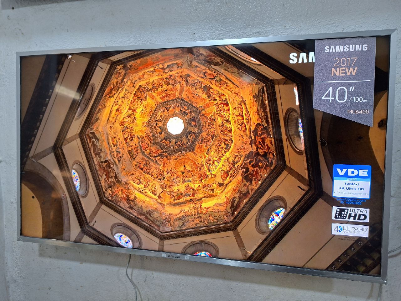 UK Preowned premium 43in Samsung UHD real 4K HDR smart TV with silver bezel x full smart