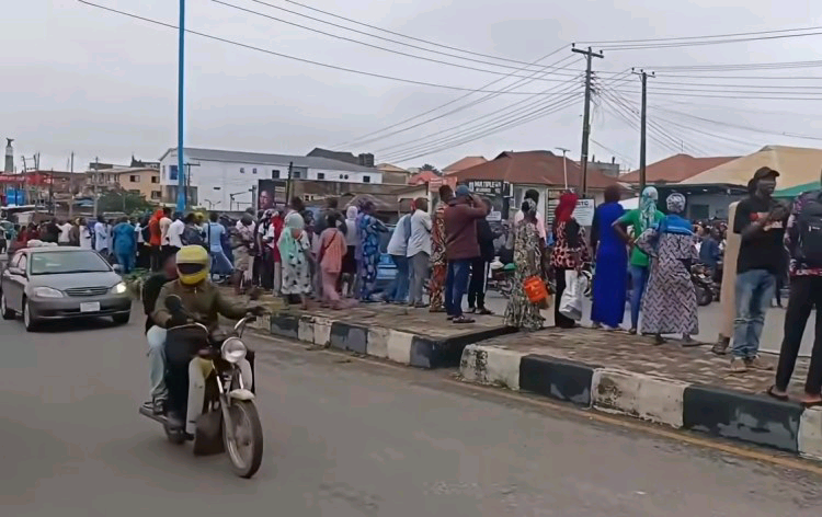 Tension In Osogbo As Vendor Who Sells ‘cheap’ Food Items Disappears With Money