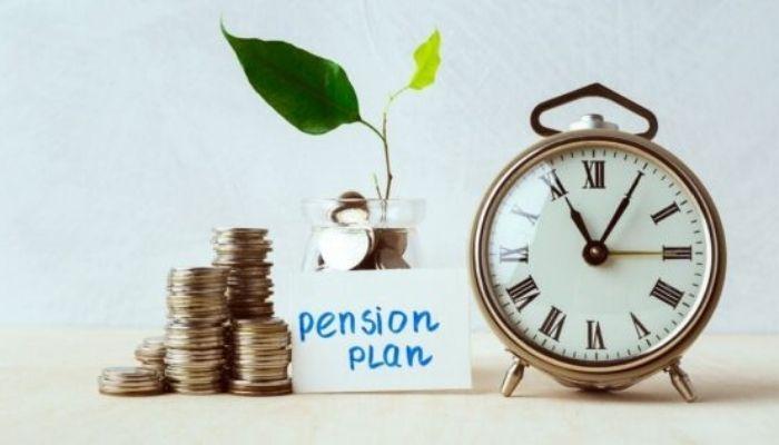 Personal pensions funding drags on shrinking income