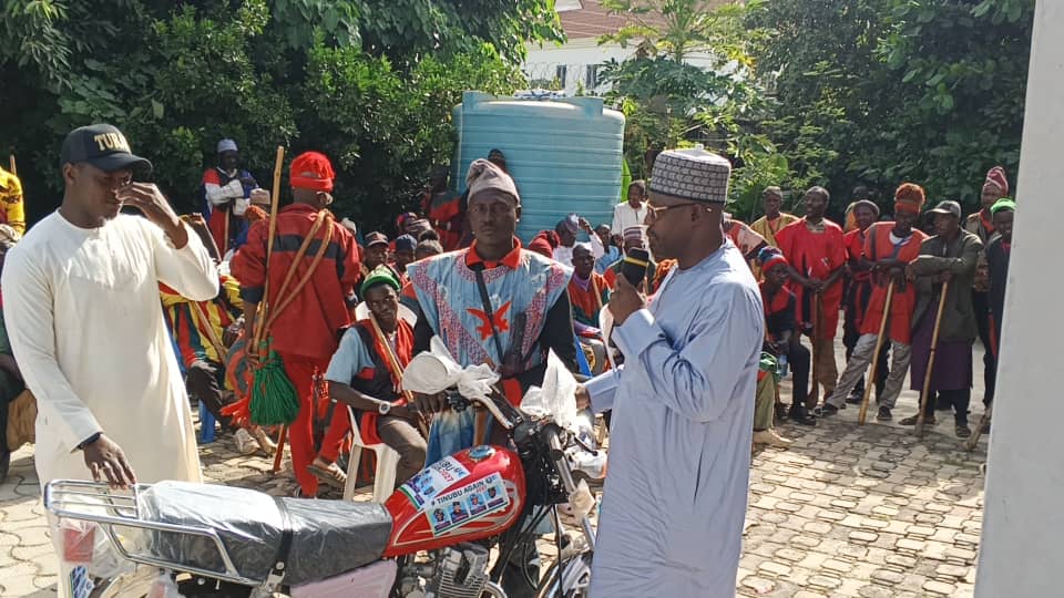 Matawalle Donates Vehicle, 10 Motorcycles To Support Group In Zamfara