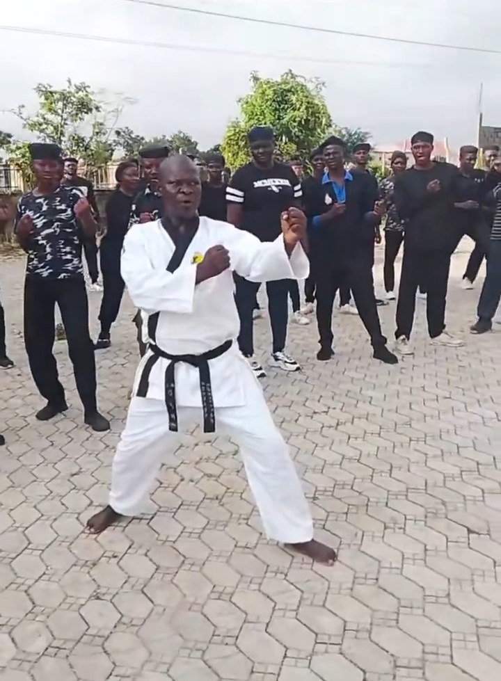 Nigeria Police Officers Undergoing Karate Training (Photos, Video)