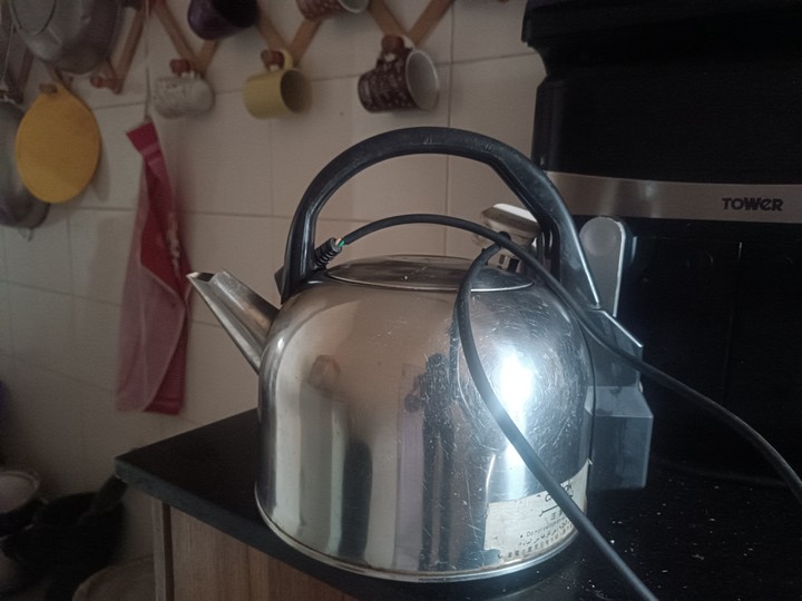 Phillips hl250 4.1 electric kettle for sale