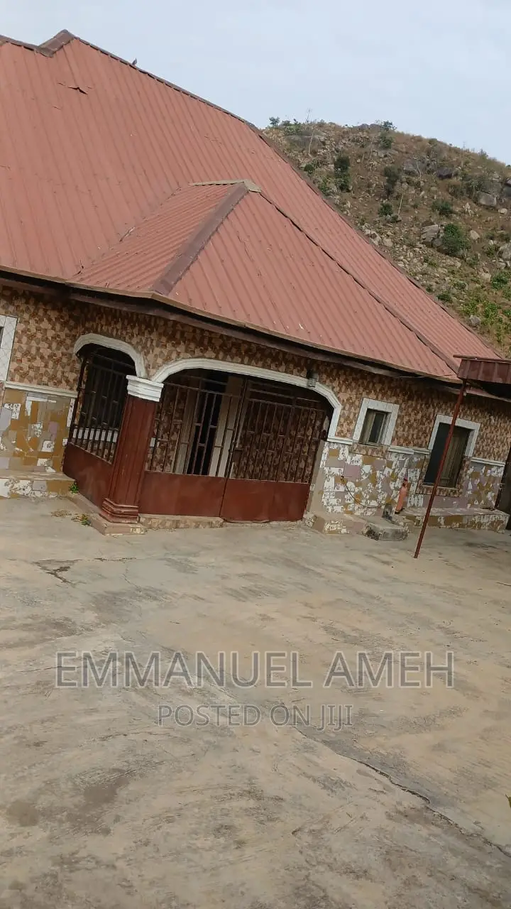 Furnished 4bdrm Bungalow in Ushafa for sale