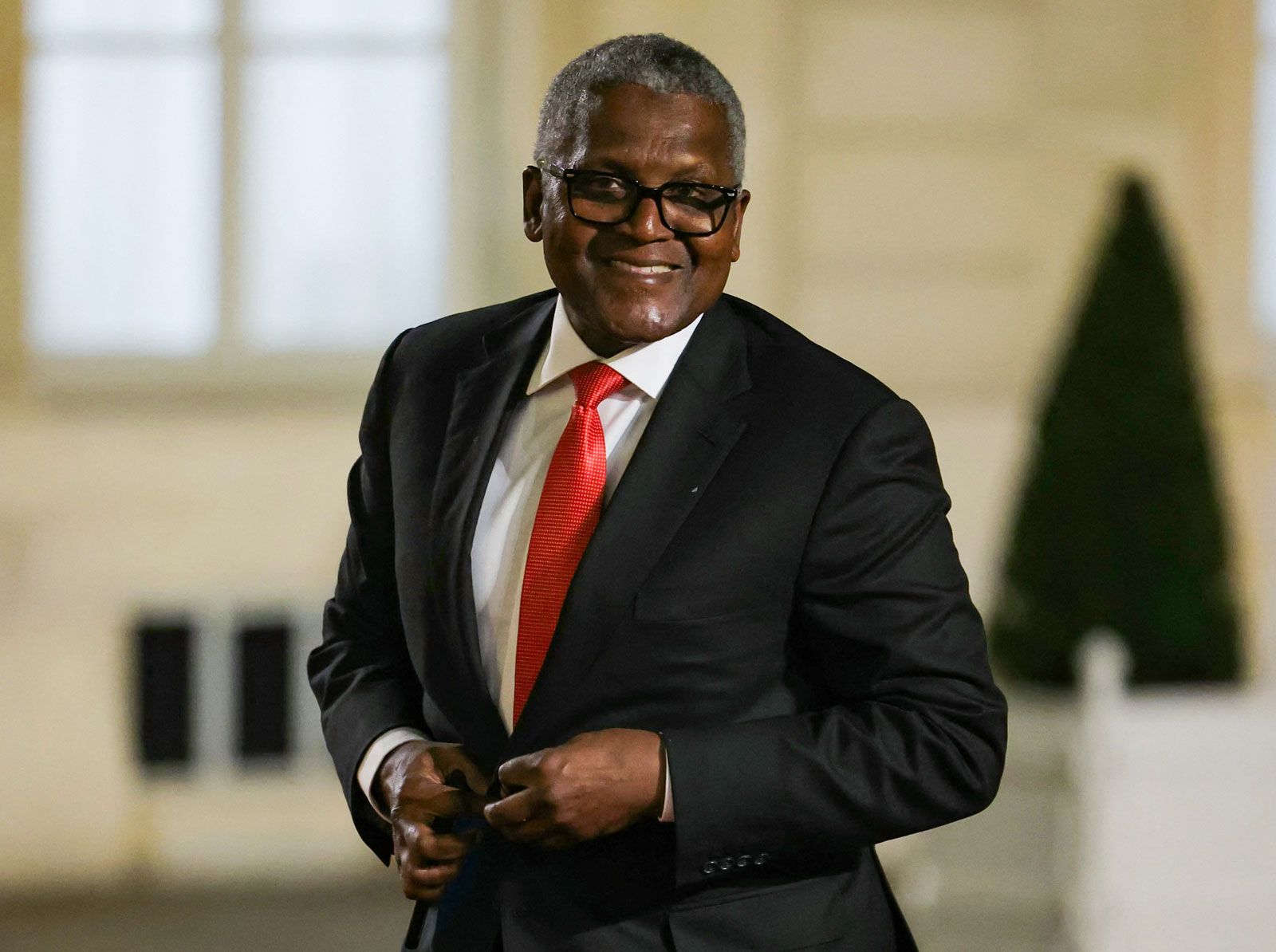 Dangote, Marketers Cut Petrol Prices As Crude Falls