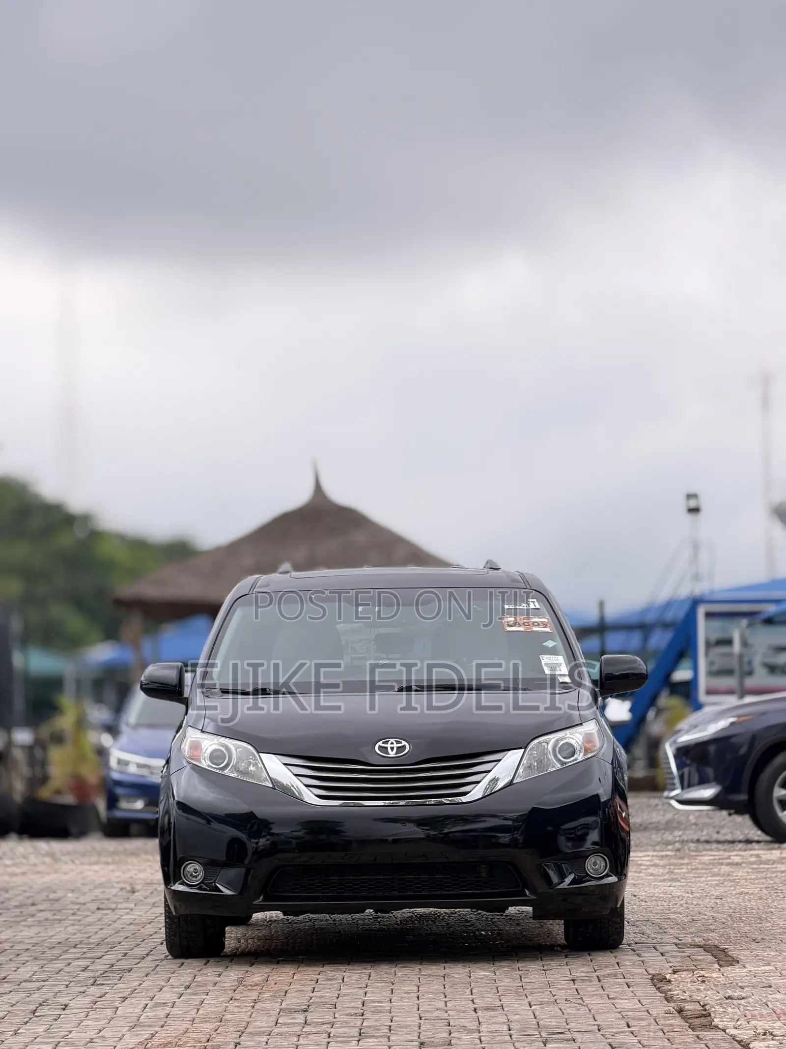 Toyota Sienna XLE 8 Passenger (3.5L 6cyl 6A) 2016 Black