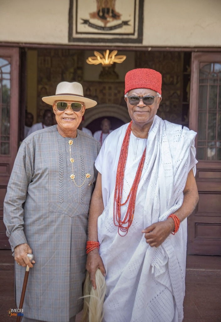 Opobo King, Douglas MacPepple Jaja Visits Obi Of Onitsha, Igwe Achebe