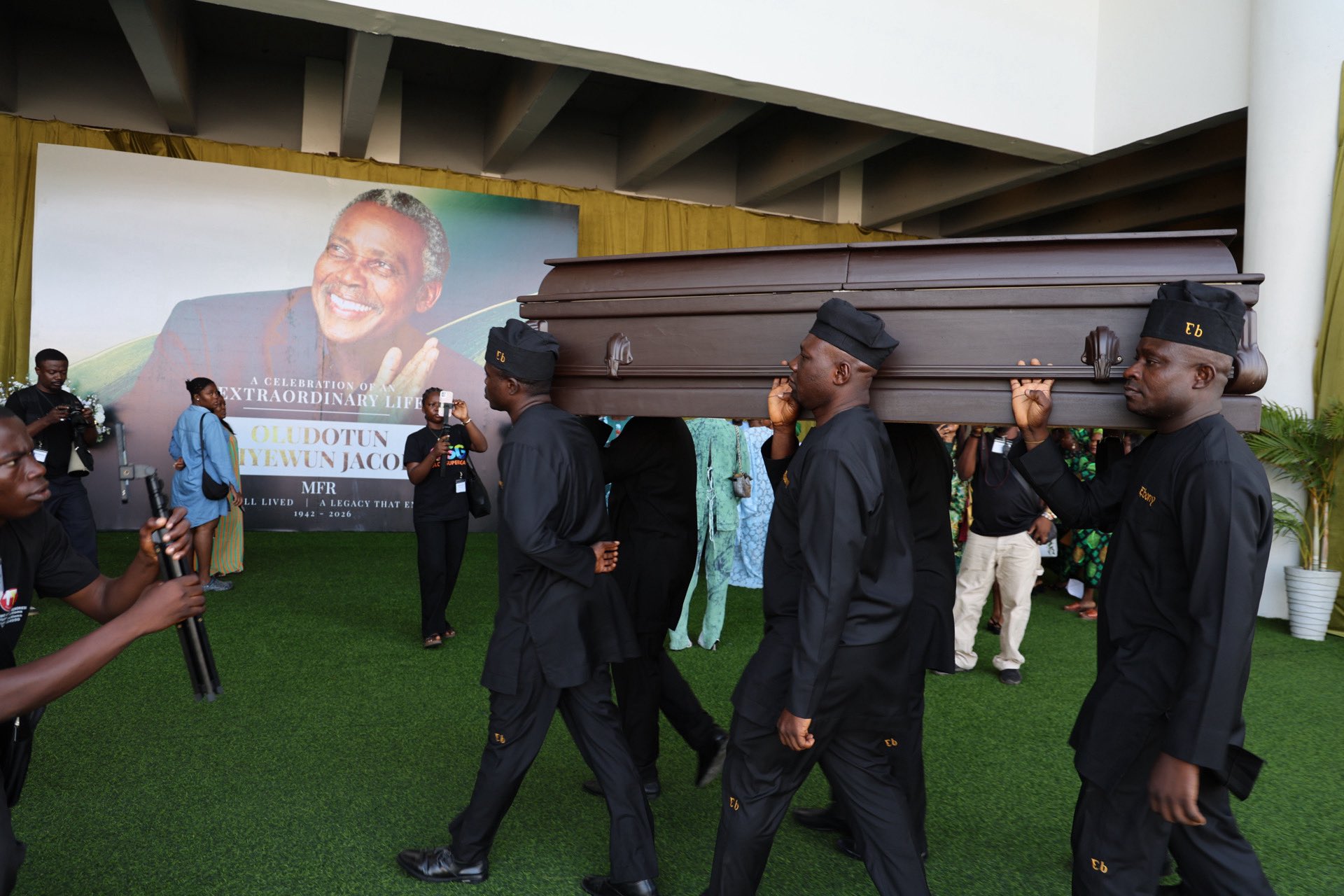 Family, Friends Gather In Lagos For Funeral Of Actor Olu Jacobs