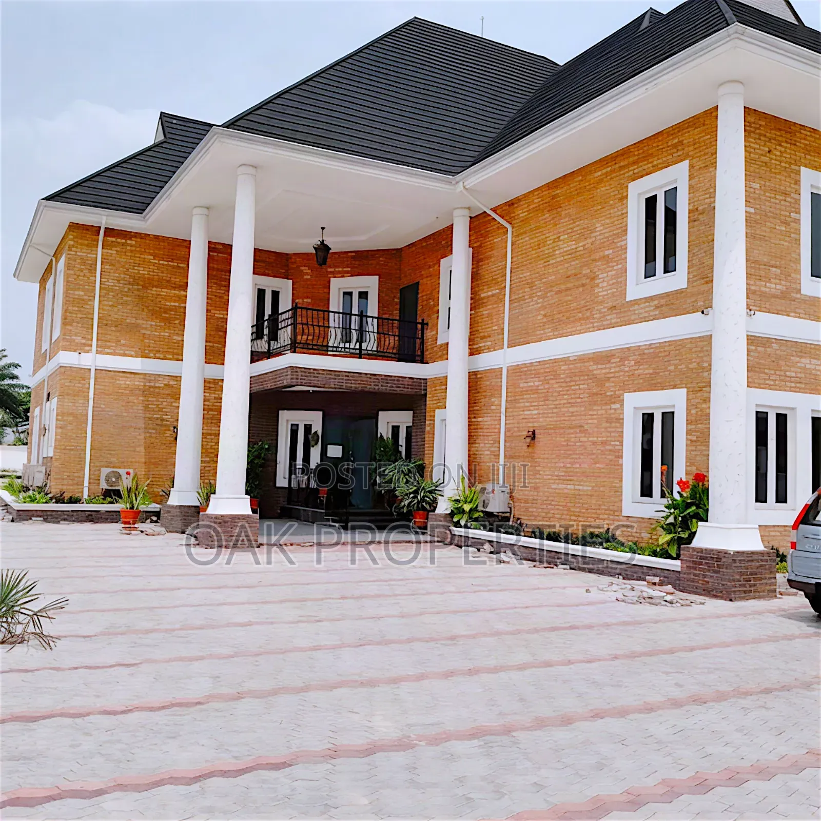 Stand Alone 6 Rooms Duplex With 2 Rooms BQ for Office Use at Gra