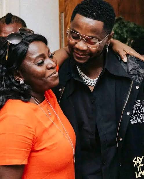 Singer Kizz Daniel announces de@th of his mother one year after losing mother-in-law