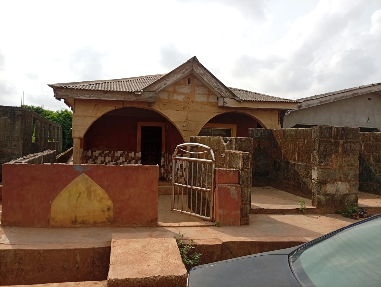 Half Plot With 3 Bedroom And A Mini Flat For Sale