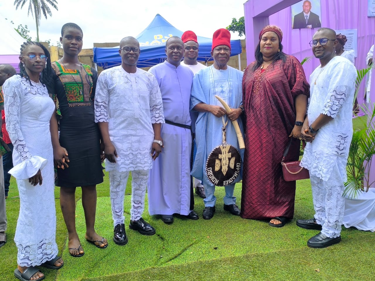 Sen. Umeh Joins Fr. Onwuzulike, Family To Bid Farewell To Father In Adazi-nnwukw