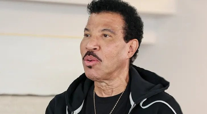 Music Legend Lionel Richie Collapses On Stage, In Critical Condition