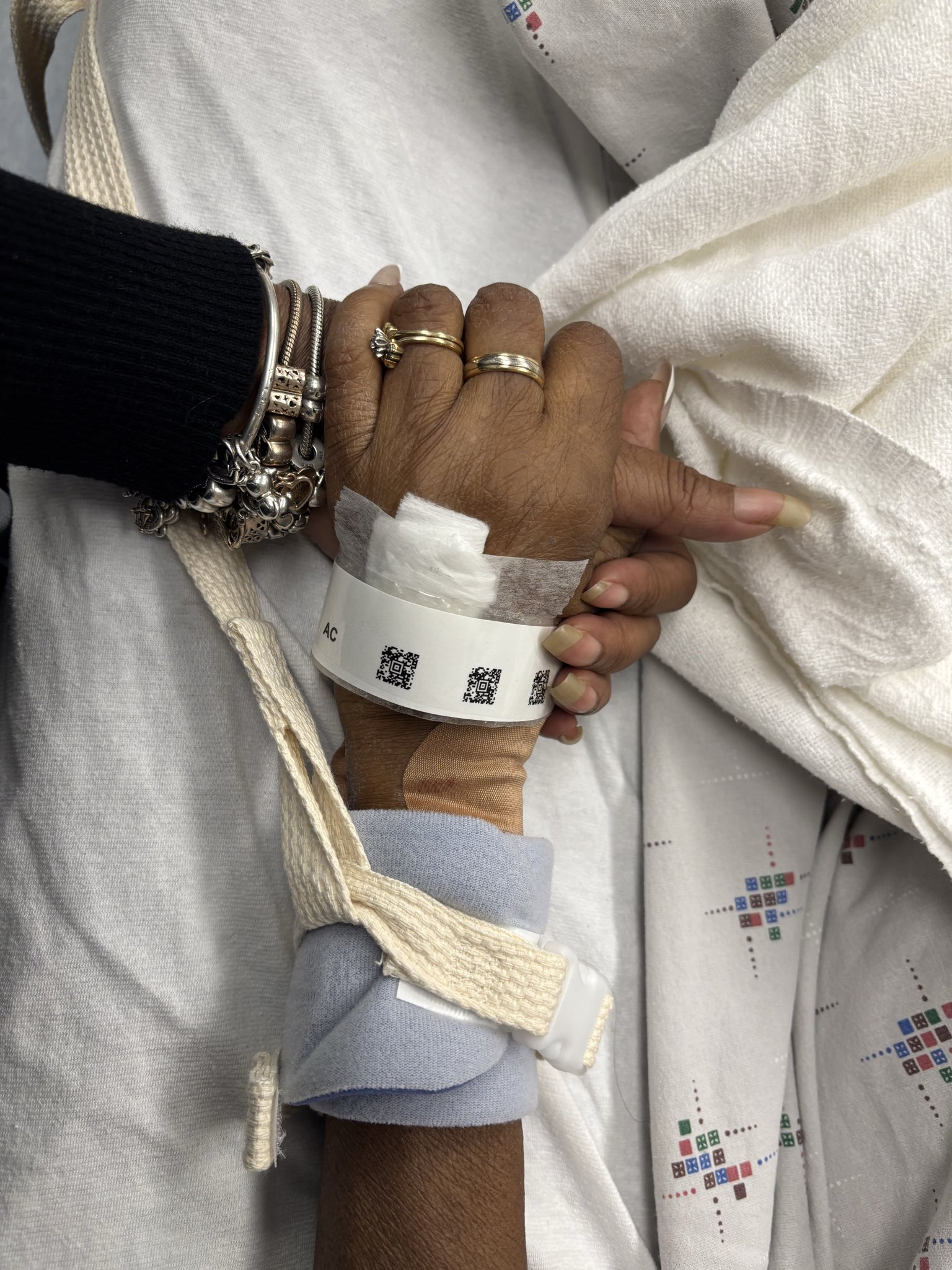 Woman who raced to her sick mother's bedside after years of animosity shares mother's reaction upon seeing her