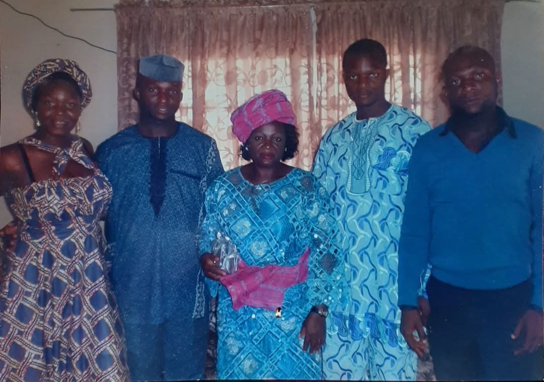 Woman accuses her elder brothers of s£xually molesting her when she was a child as she calls out entire family