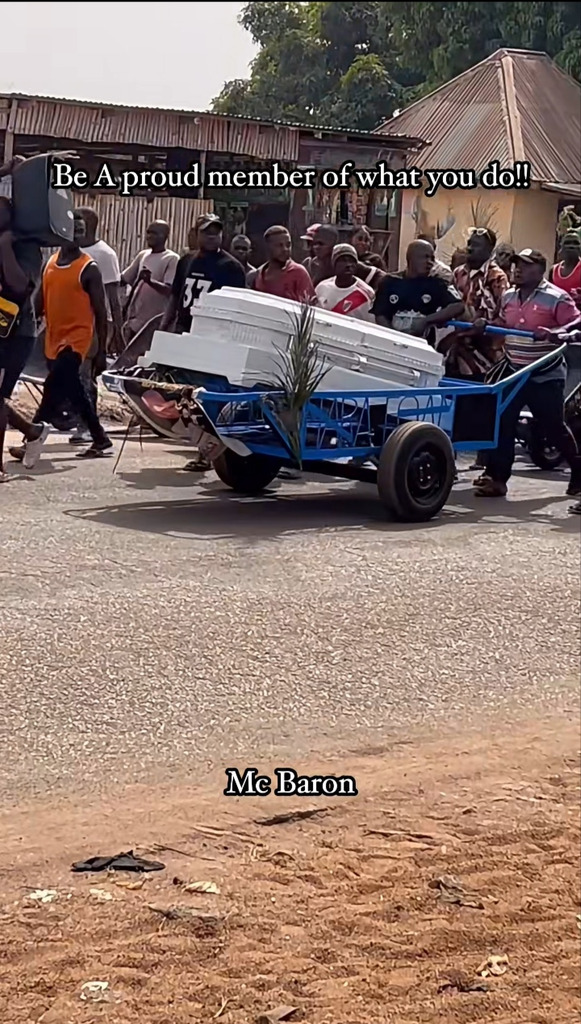 Unusual Funeral Procession Of Wheelbarrow Pusher That Got People Talking. Vid