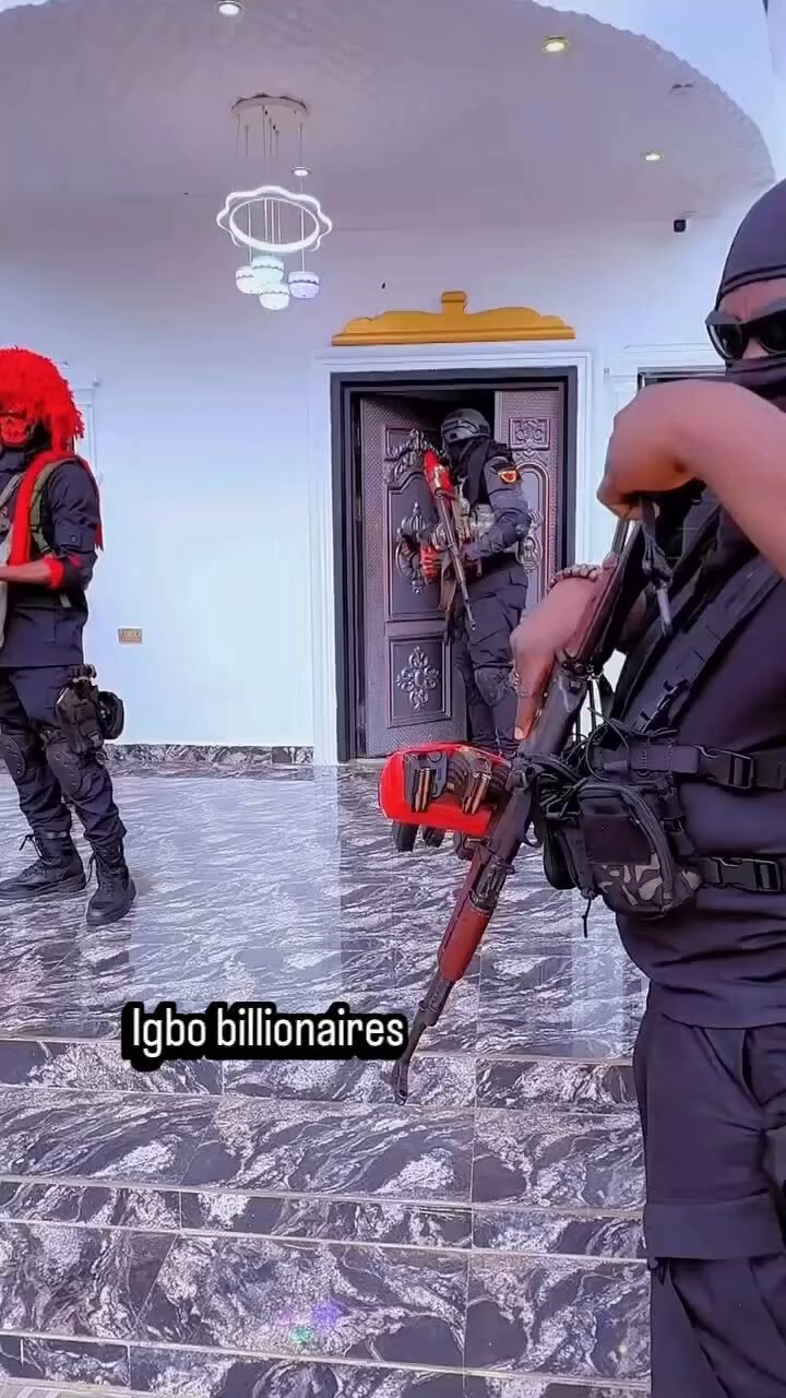 Igbo Billionaire With Heavily Armed Security (video)